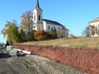 57-13.10.13 před farou