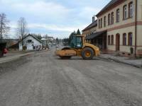 84-27.10.13 před hospodou