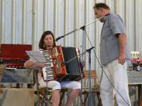 Harmonikářka Lucie z Jičína - příprava vystoupení